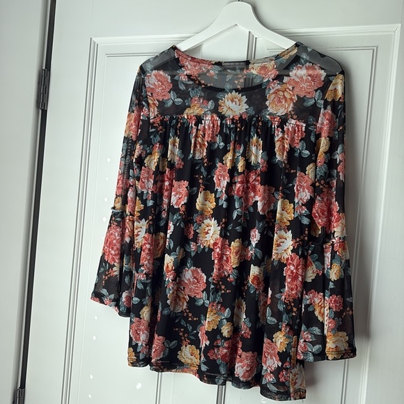Bobbie Brooks Black Floral Blouse size small - Picture 5 of 5